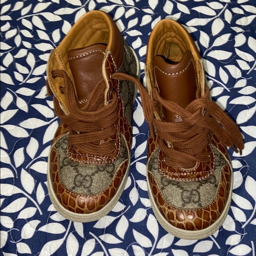 Gucci boys shoes sz 26(9-10)